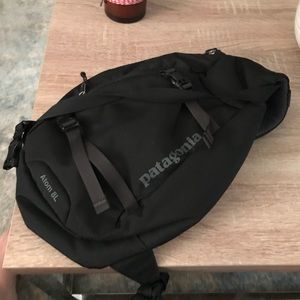Patagonia 8L Atom Bag